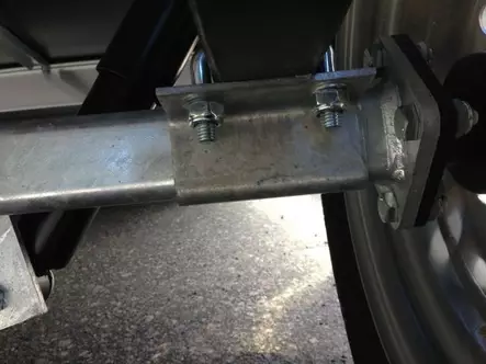 AKSELIN KIINNITYSHATTU 50mm - Peräkärry Lehtijousi kiinnitys - 42470070 - 1