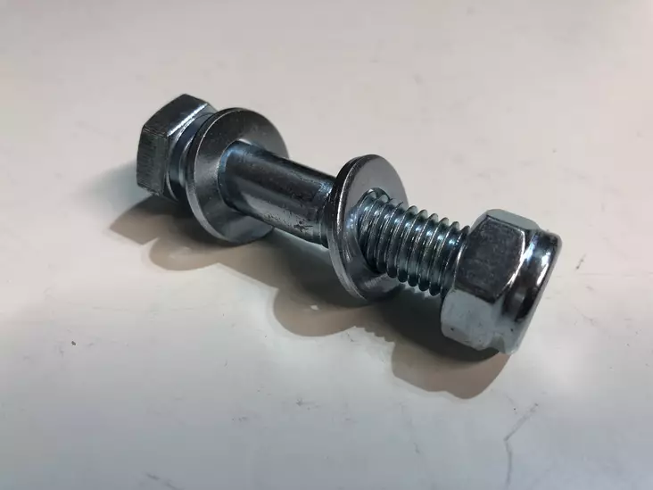 PULTTI 12mm 60mm pitkä ja mutteri - Peräkärry Lehtijousi kiinnitys - 12050 - 1