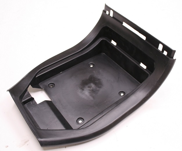 Kruiser Long Range: Istuimen alapuolisen akun kiinnityksen taustamuovi - Kruiser Long Range - KMOSA0673 - 1