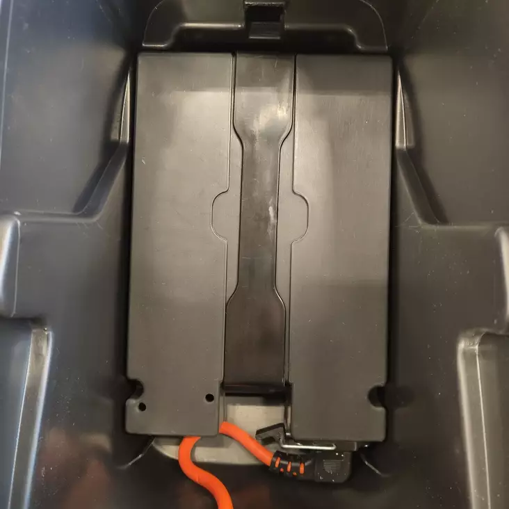 E-Scooter 2.0: Akkujen laatikko istuimen alla - E-Scooter - KMES2OSA087 - 1